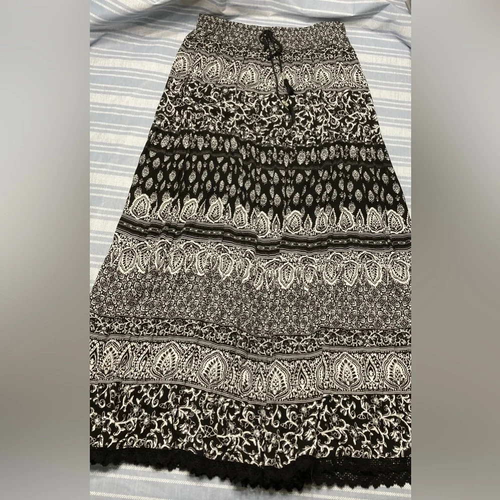 💛TODAY***$15***Westport black and white paisley maxi skirt. - Picture 4 of 4